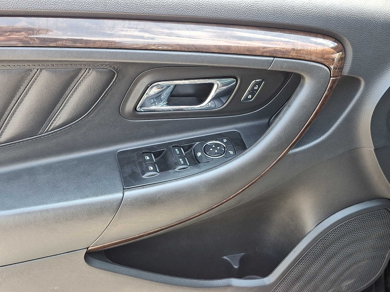 Thumbnail: 2016 Ford Taurus - 13