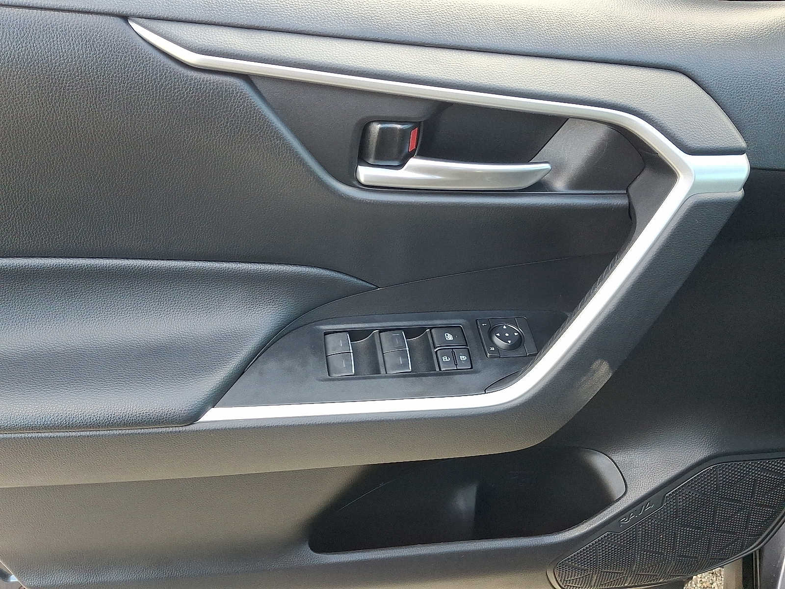 Thumbnail: 2023 Toyota RAV4 - 15