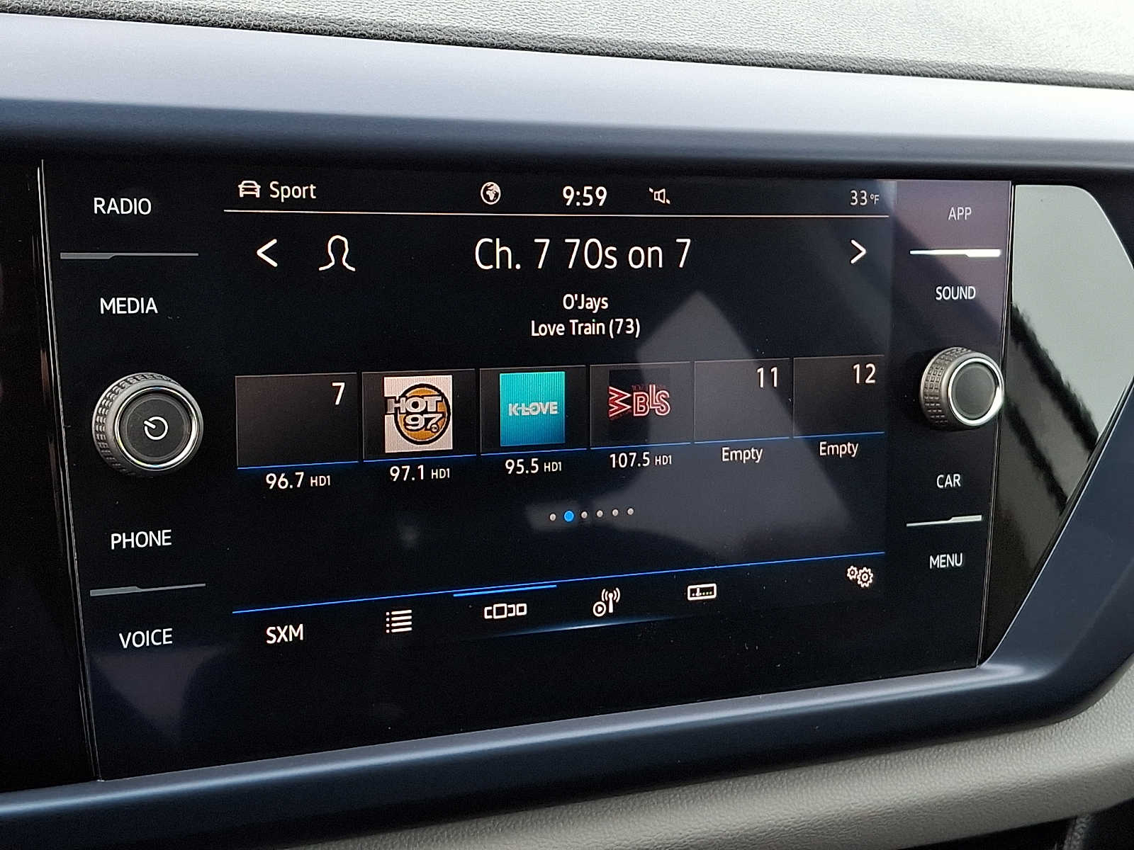 Thumbnail: 2022 Volkswagen Taos - 17