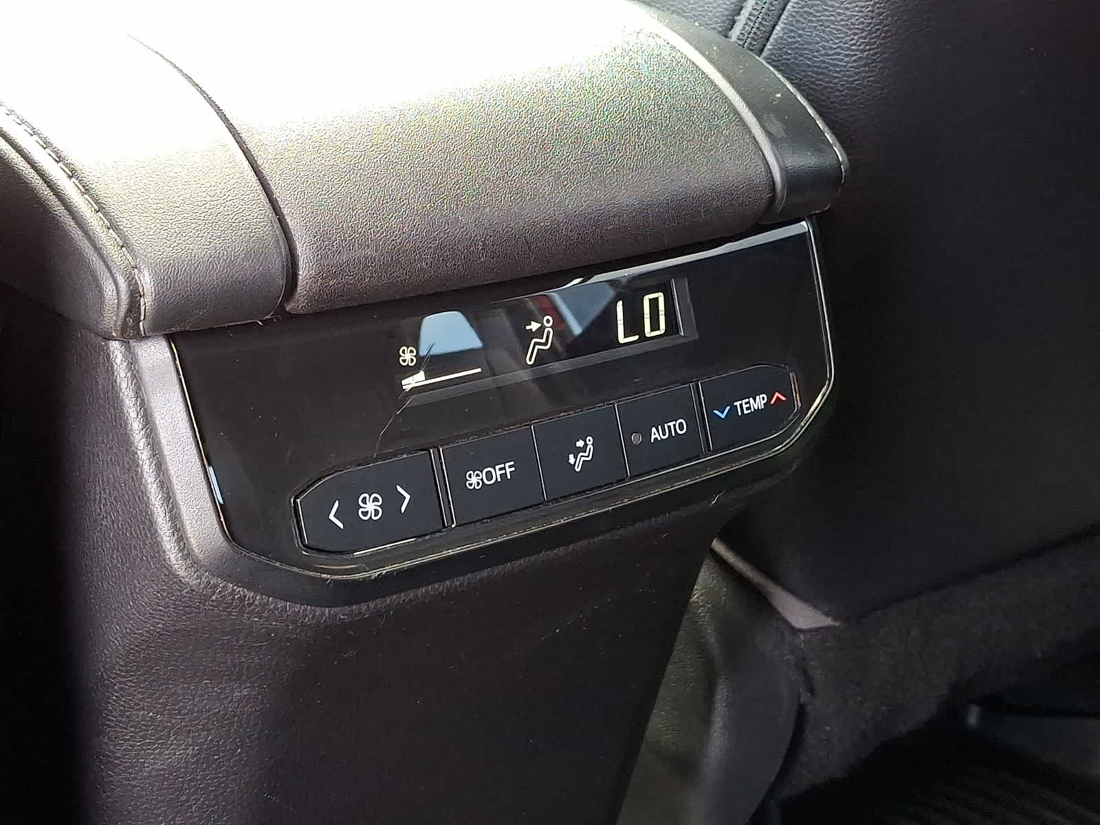 Thumbnail: 2023 Toyota Highlander - 14