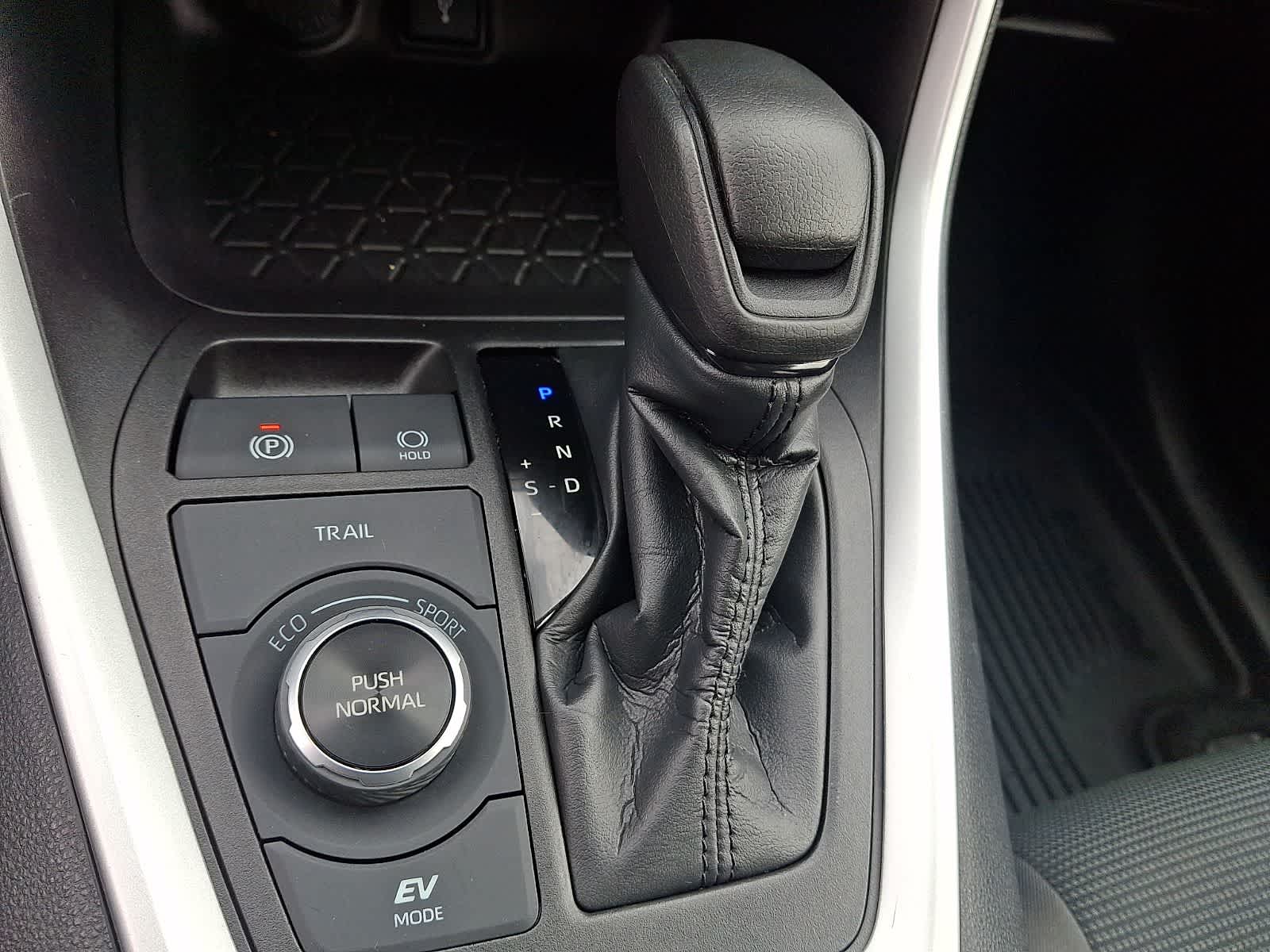 Thumbnail: 2021 Toyota RAV4 - 17