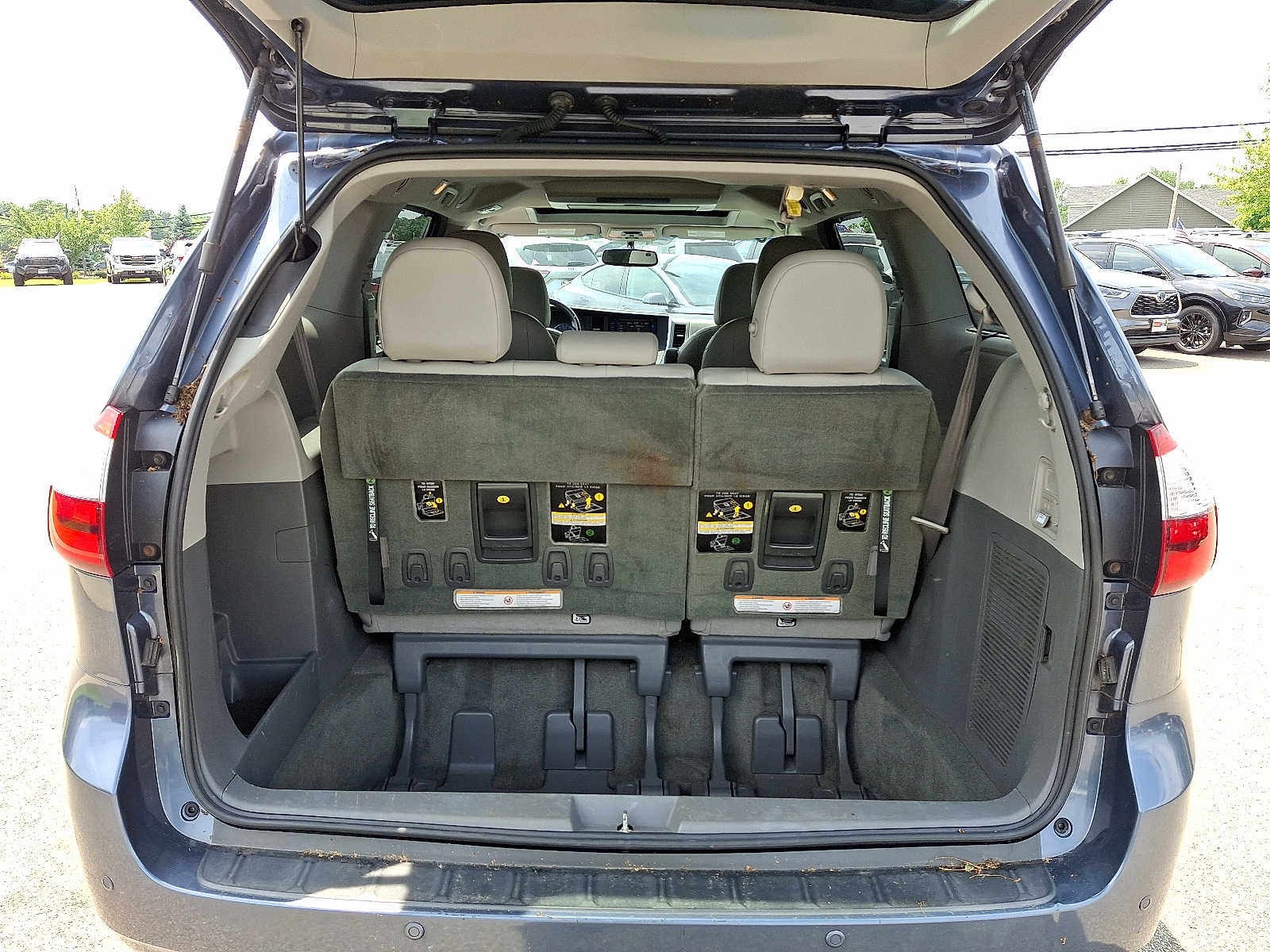 Thumbnail: 2016 Toyota Sienna - 23