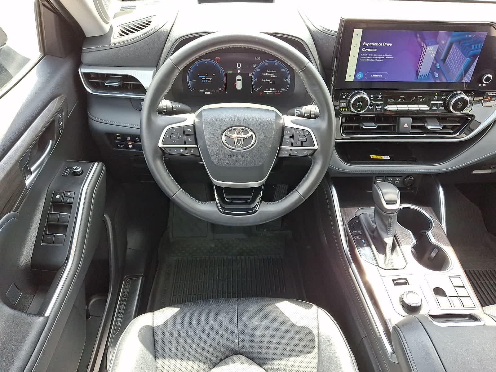 Thumbnail: 2023 Toyota Highlander - 15