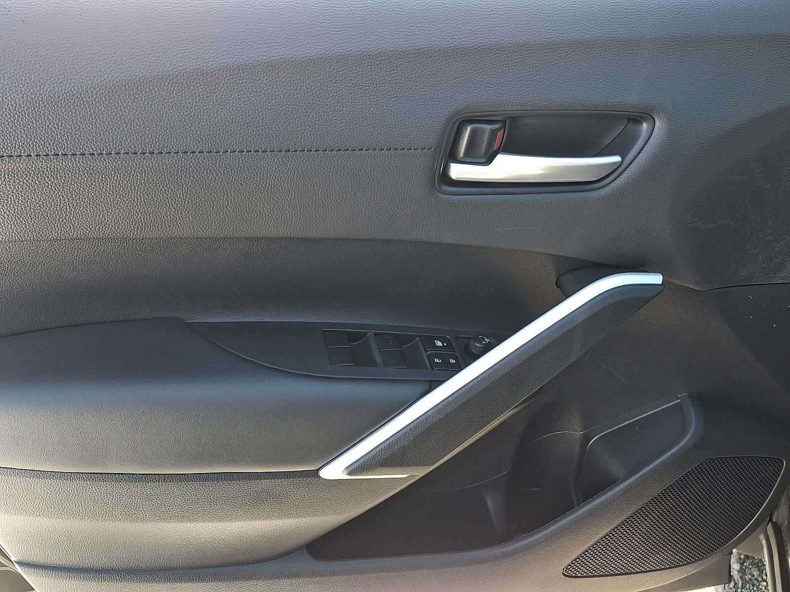 Thumbnail: 2025 Toyota Corolla Cross - 15