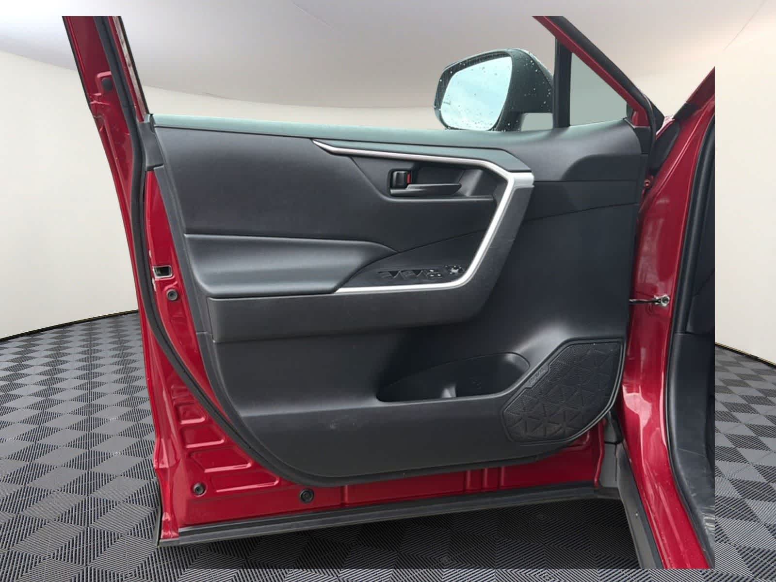 Thumbnail: 2022 Toyota RAV4 - 10