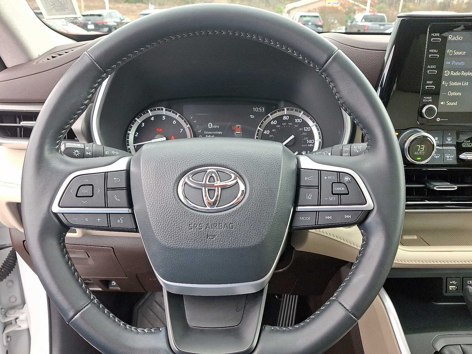 Thumbnail: 2022 Toyota Highlander - 25