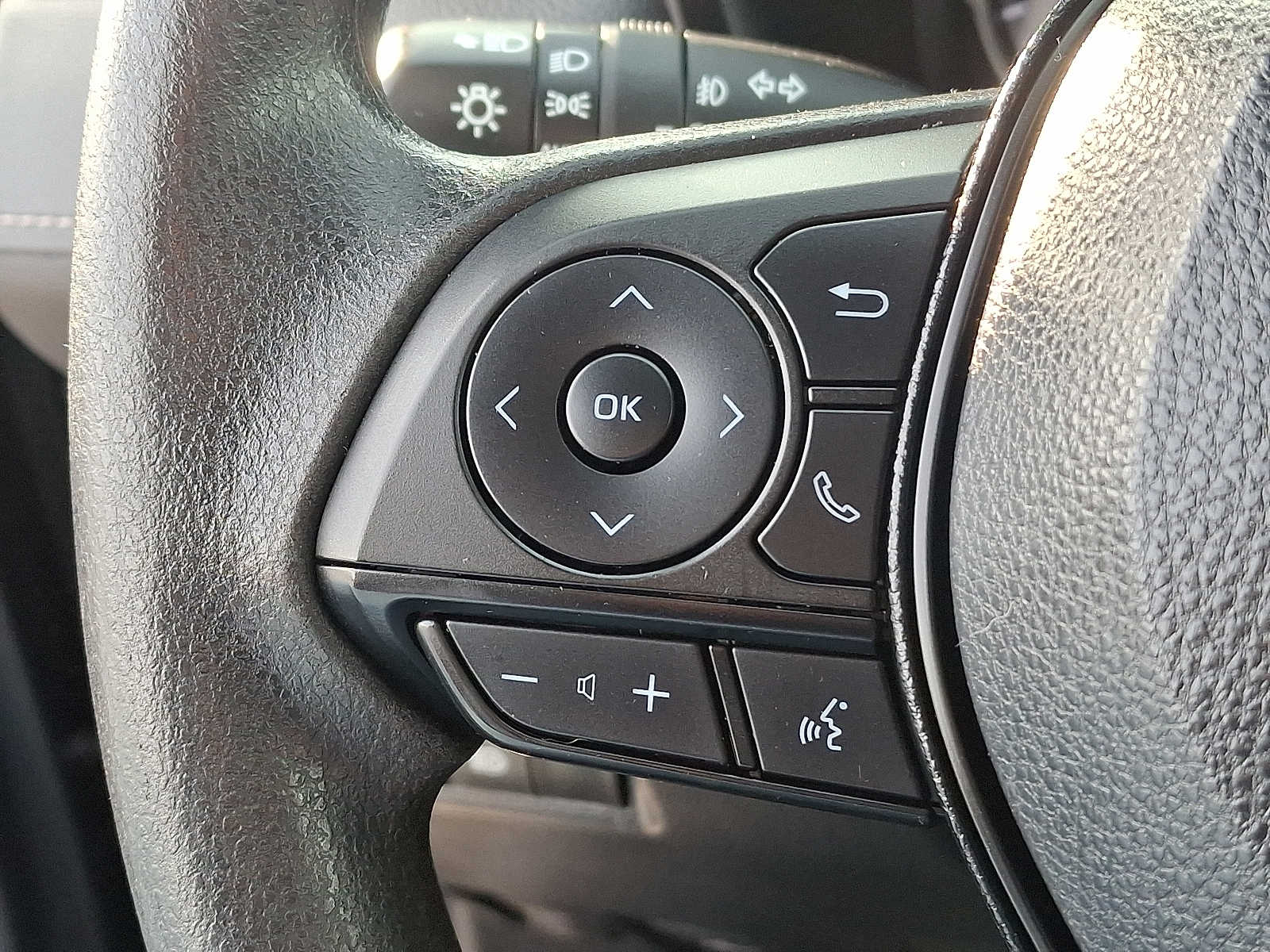 Thumbnail: 2020 Toyota RAV4 - 23