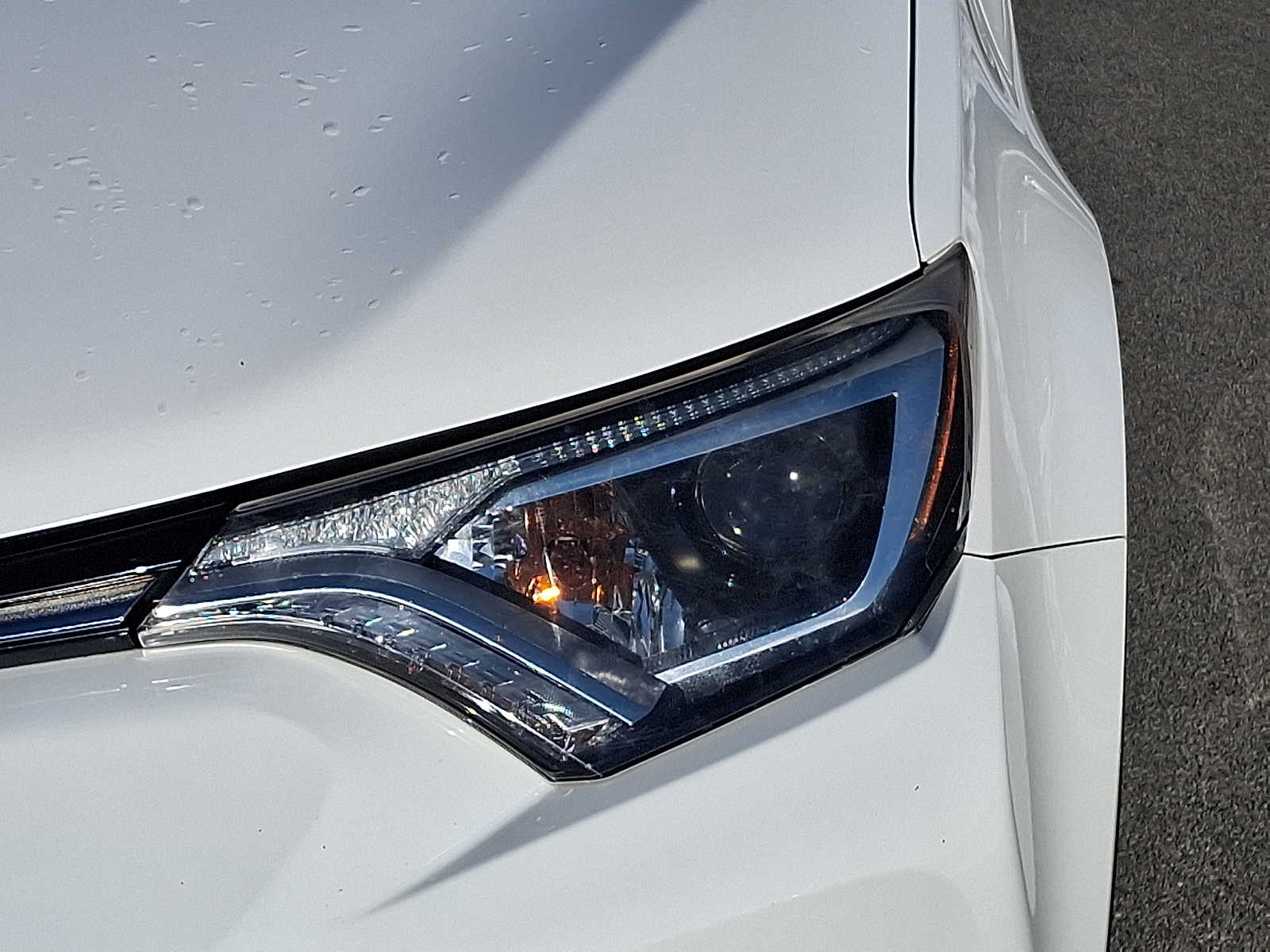 Thumbnail: 2018 Toyota RAV4 - 11