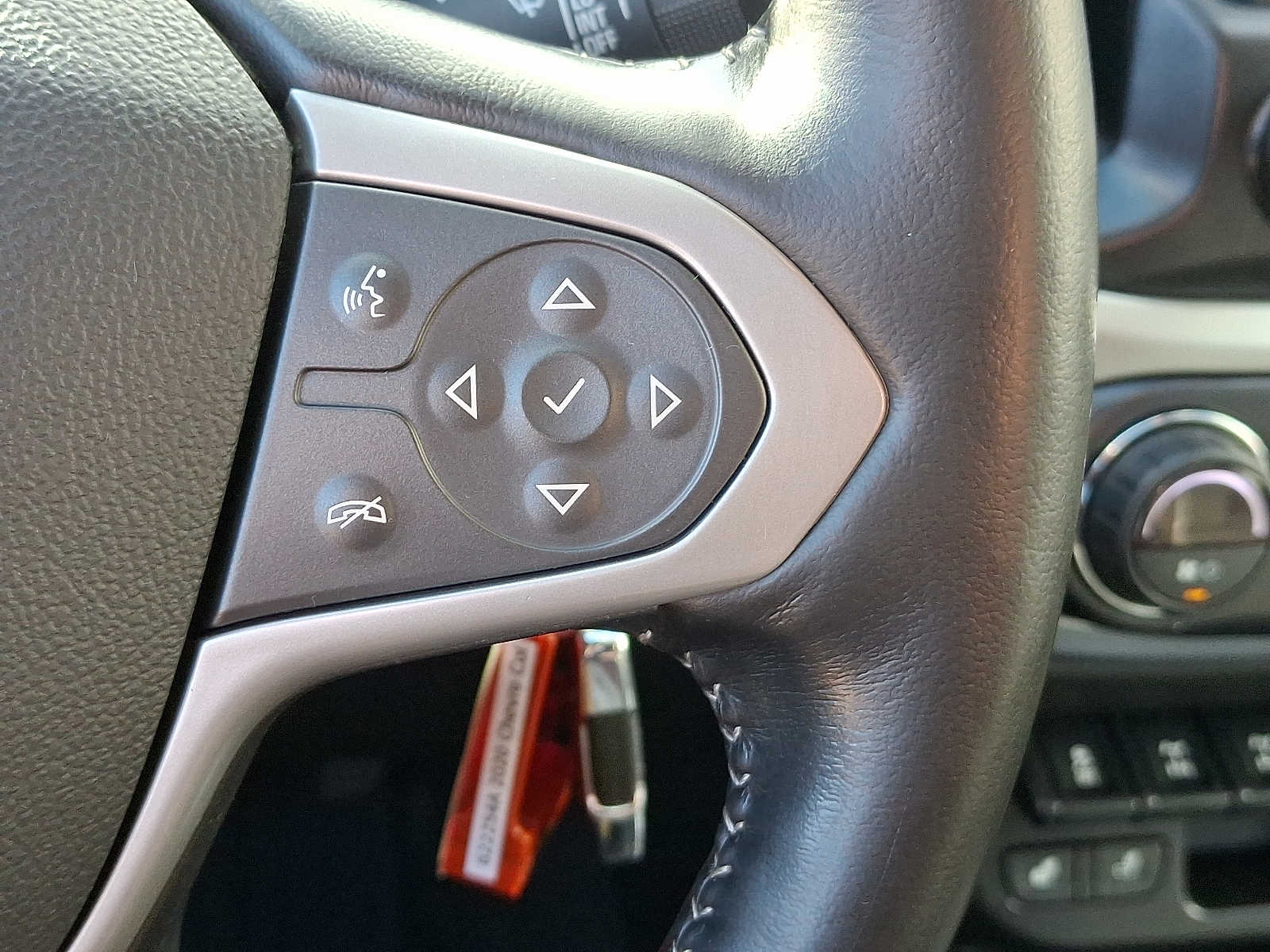 Thumbnail: 2020 Chevrolet Colorado - 23