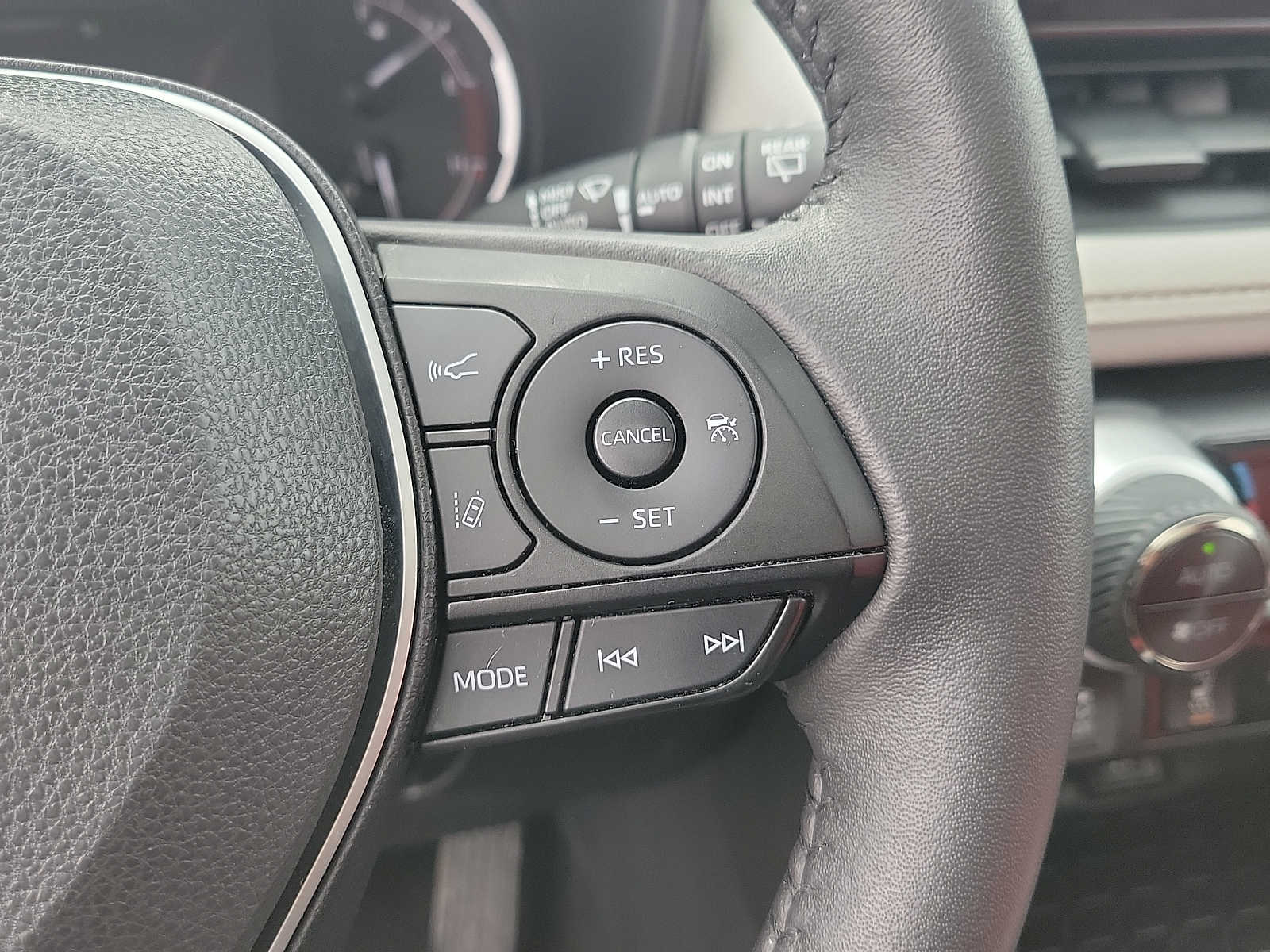 Thumbnail: 2023 Toyota RAV4 - 25