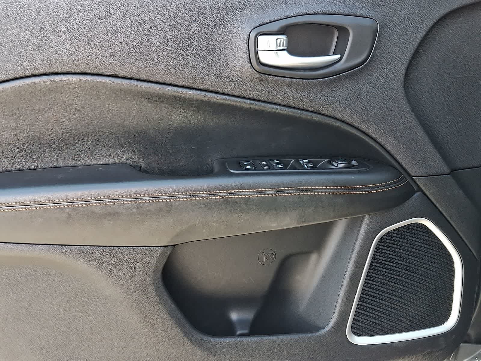 Thumbnail: 2017 Jeep Compass - 12