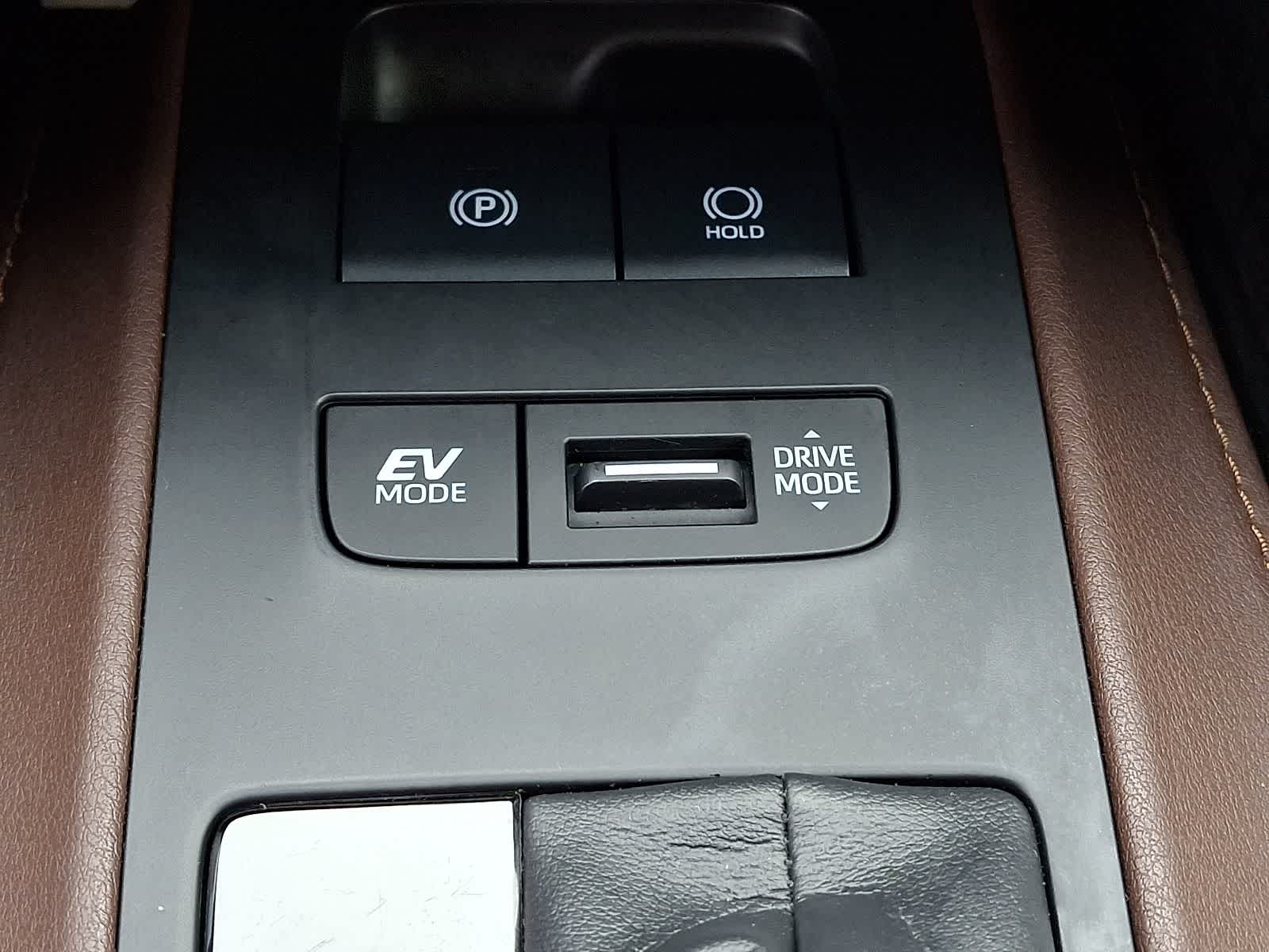 Thumbnail: 2021 Toyota Venza - 29