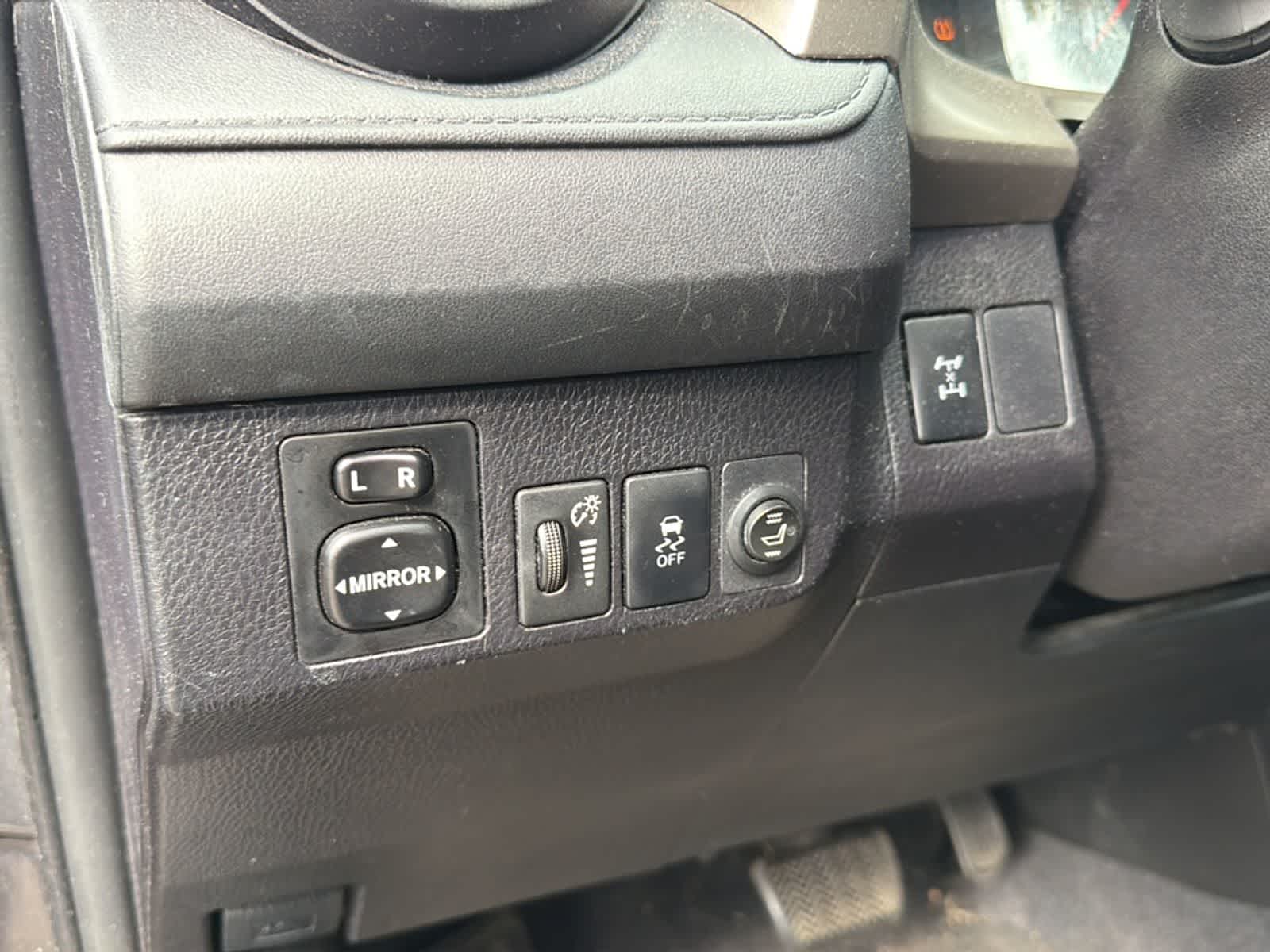 Thumbnail: 2015 Toyota RAV4 - 10