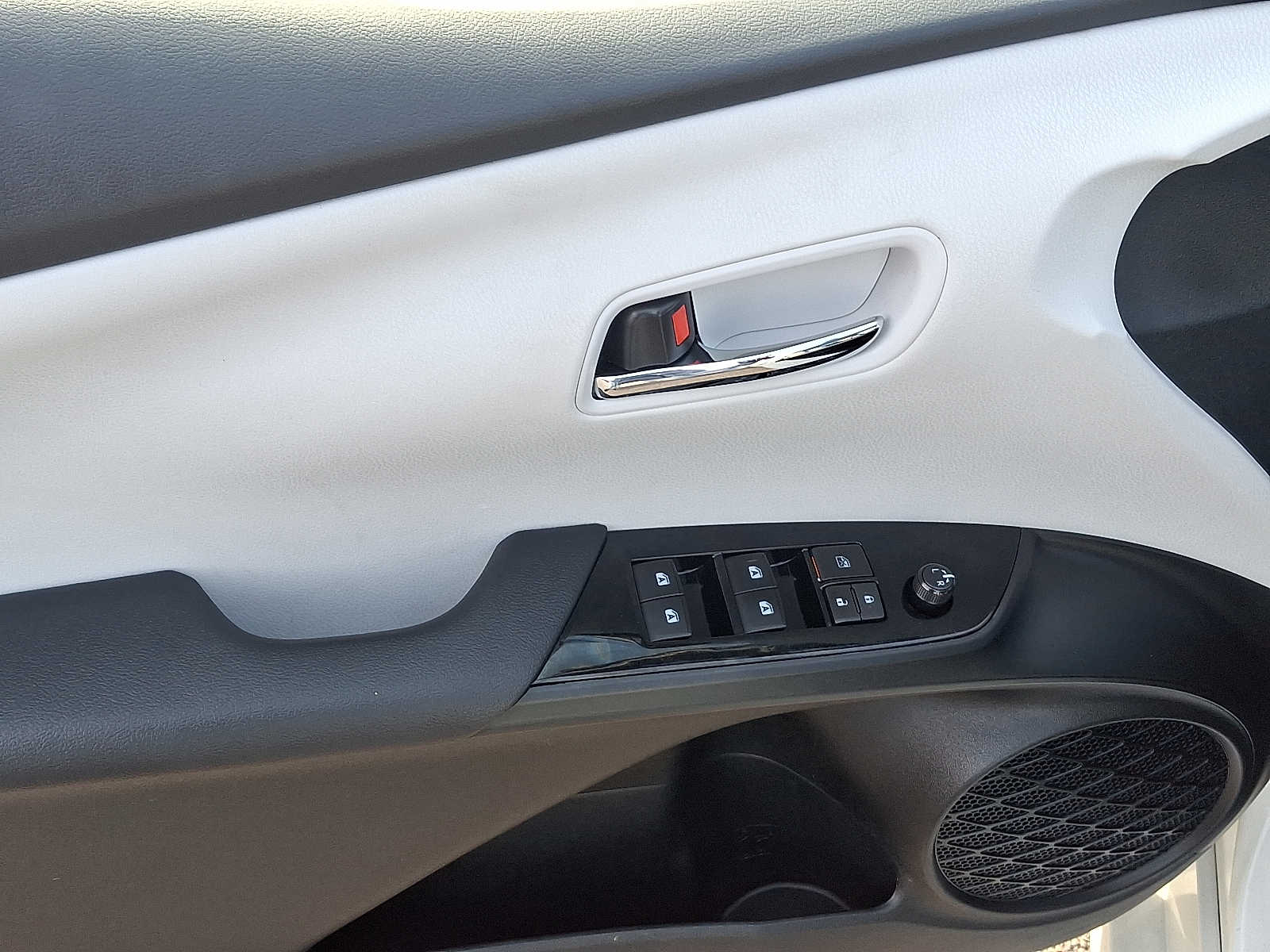 Thumbnail: 2017 Toyota Prius Prime - 14