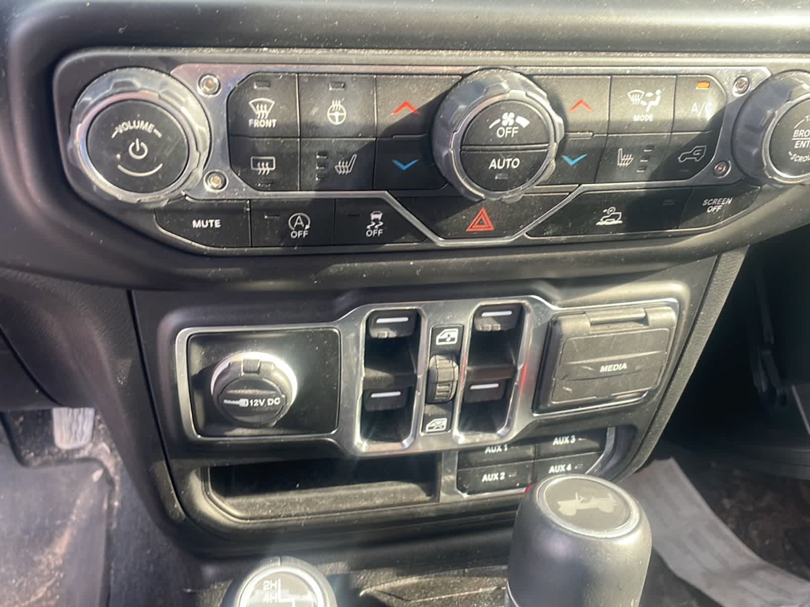 Thumbnail: 2022 Jeep Wrangler - 15