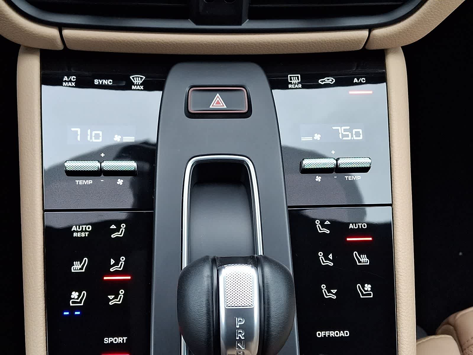 Thumbnail: 2022 Porsche Macan - 17