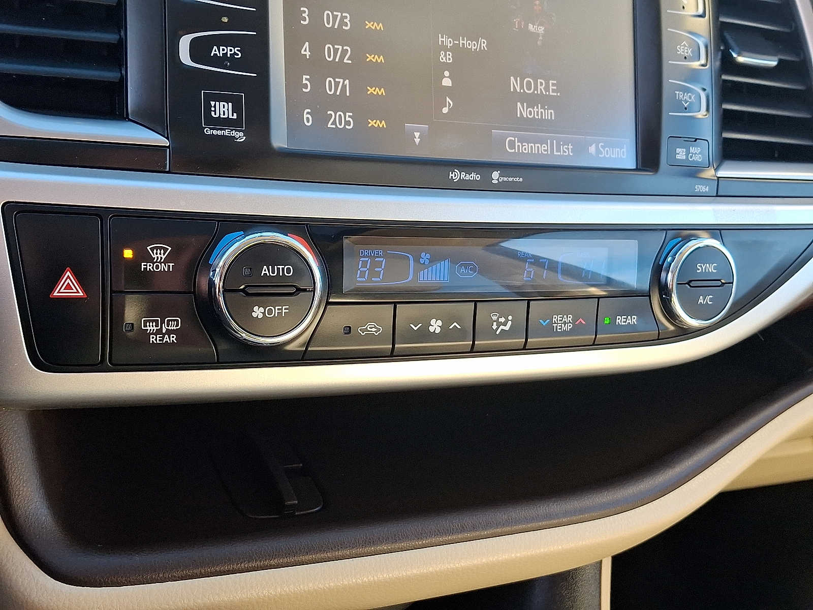 Thumbnail: 2015 Toyota Highlander - 16