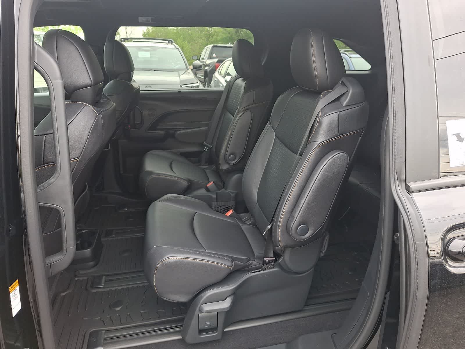 Thumbnail: 2026 Toyota Sienna - 8