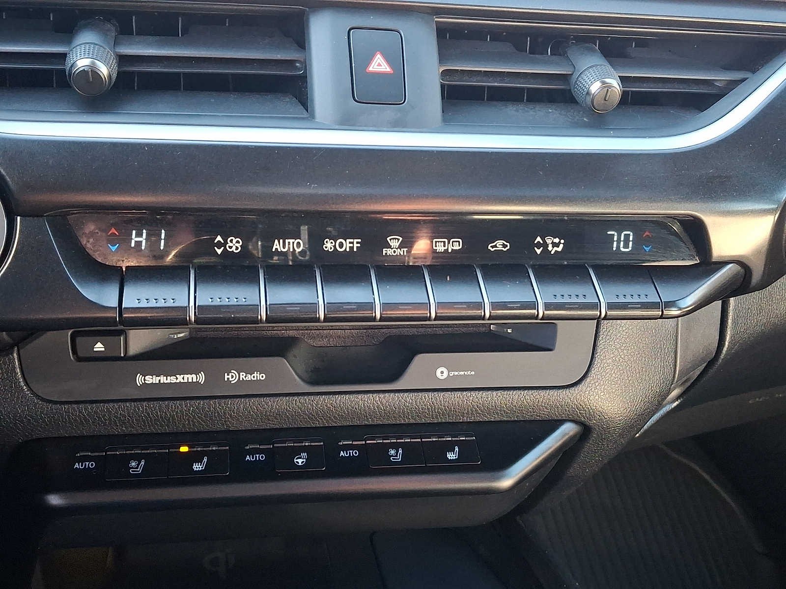 Thumbnail: 2019 Lexus UX - 17