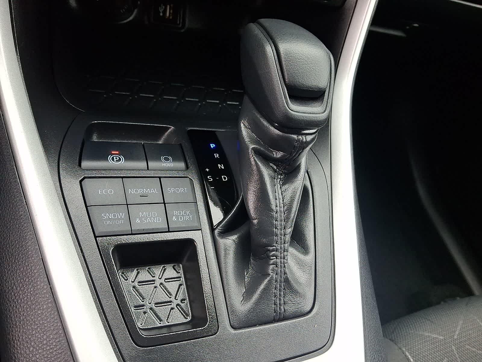 Thumbnail: 2025 Toyota RAV4 - 17