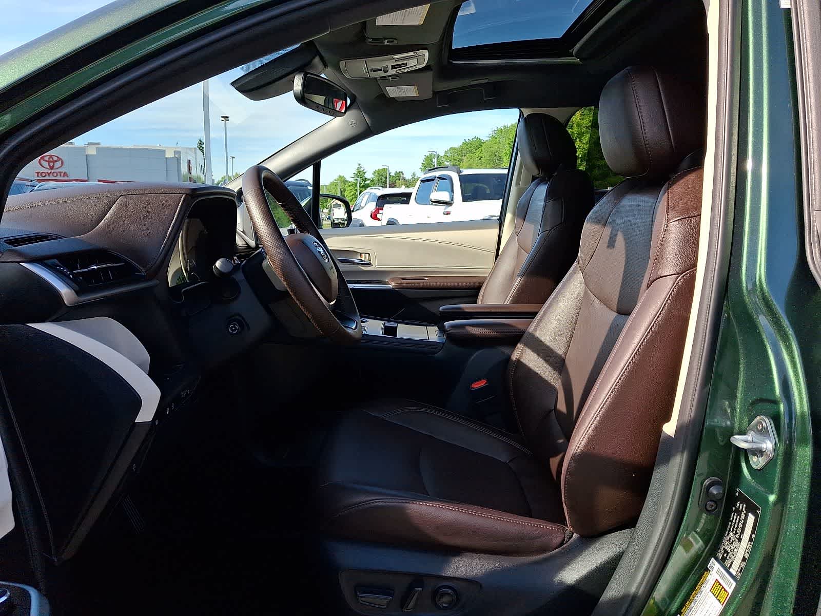 Thumbnail: 2023 Toyota Sienna - 17