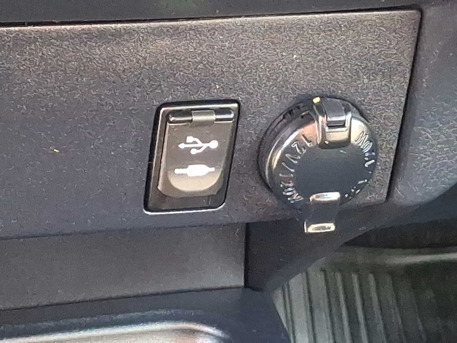 Thumbnail: 2018 Toyota RAV4 - 25