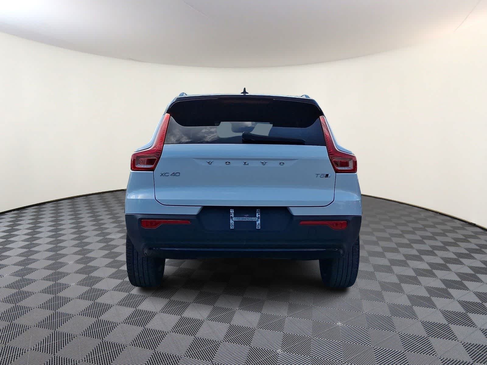 Thumbnail: 2022 Volvo XC40 - 6