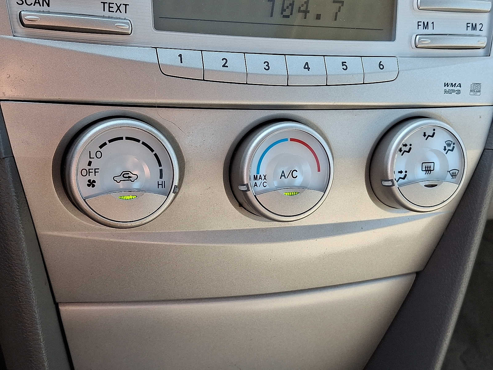 Thumbnail: 2010 Toyota Camry - 18