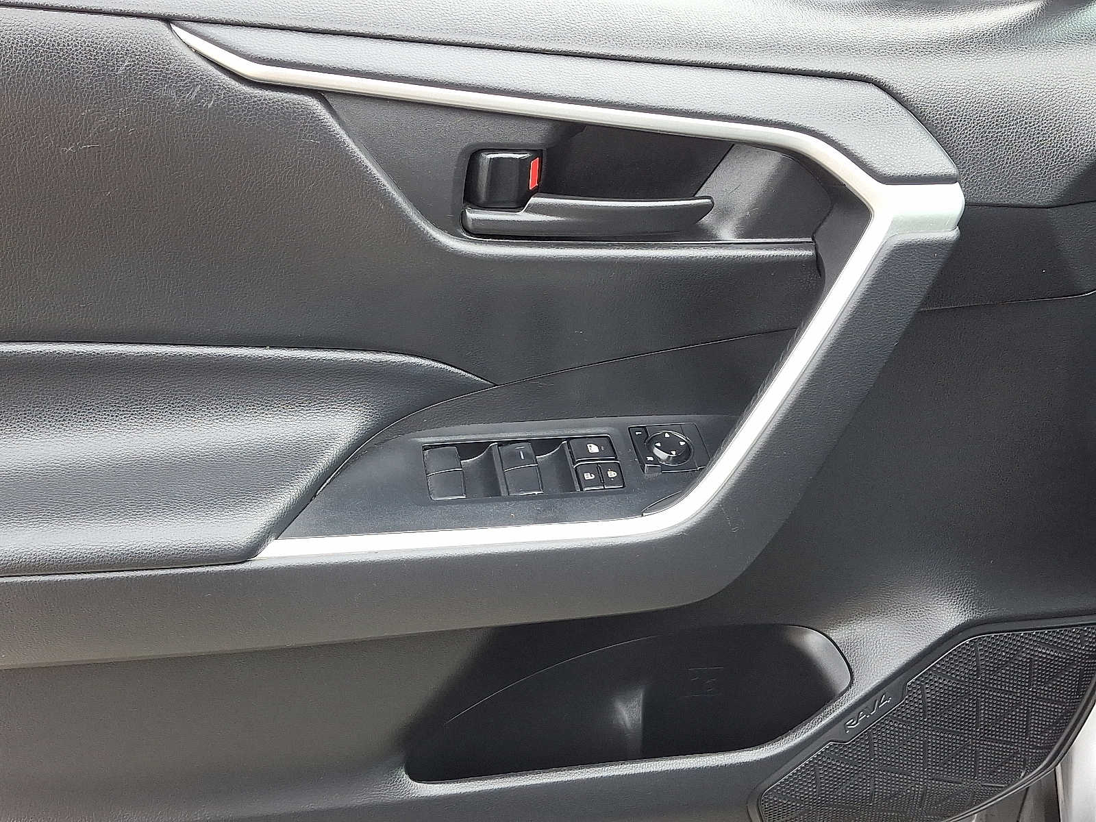 Thumbnail: 2023 Toyota RAV4 - 15