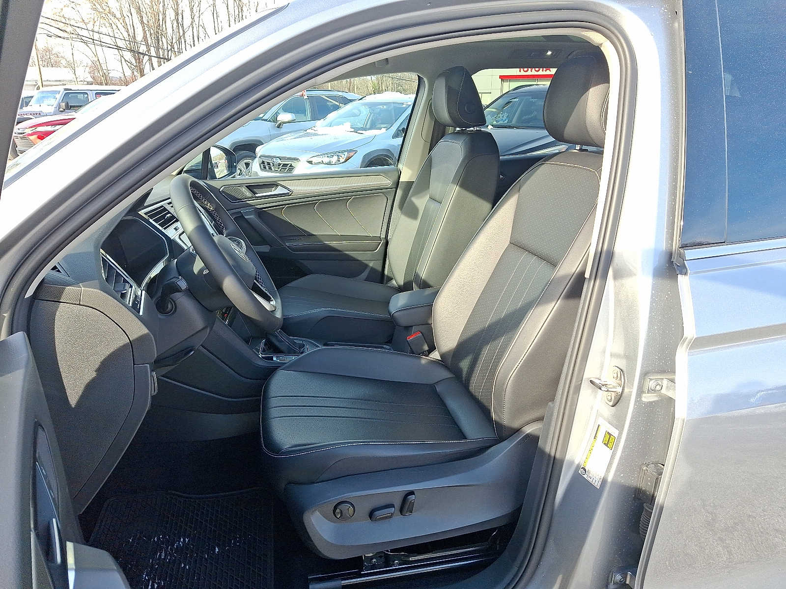 Thumbnail: 2022 Volkswagen Tiguan - 15