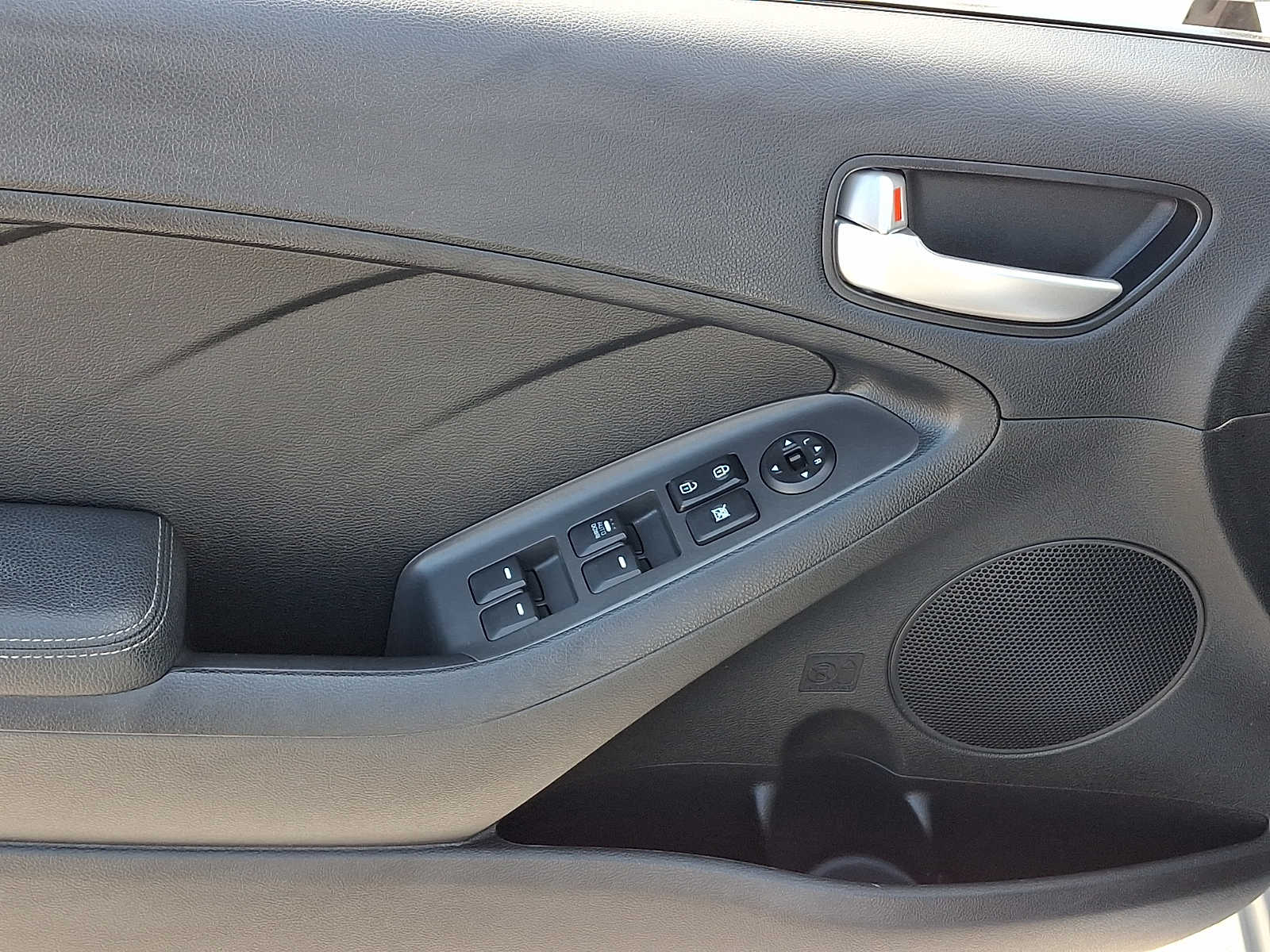 Thumbnail: 2017 Kia Forte - 13