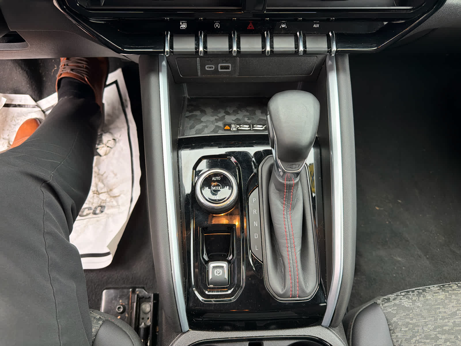 Thumbnail: 2024 Chevrolet Colorado - 28