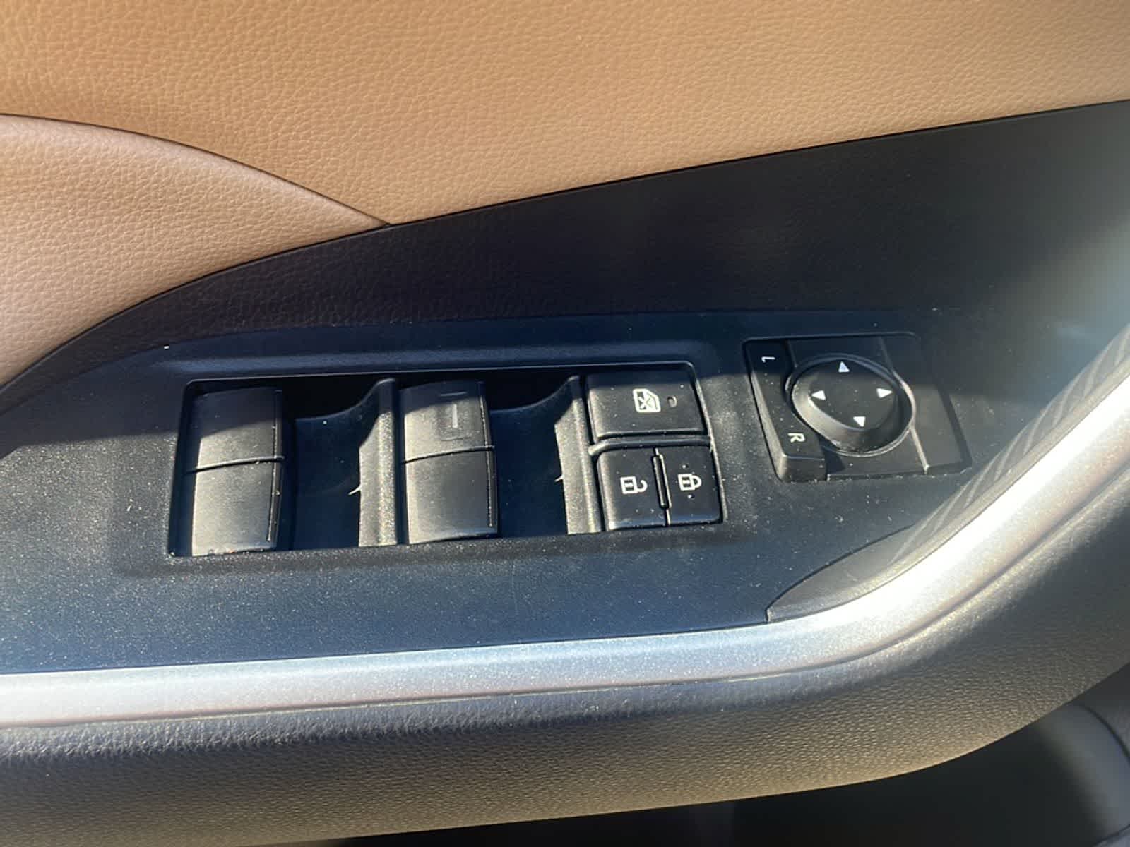 Thumbnail: 2021 Toyota RAV4 - 14