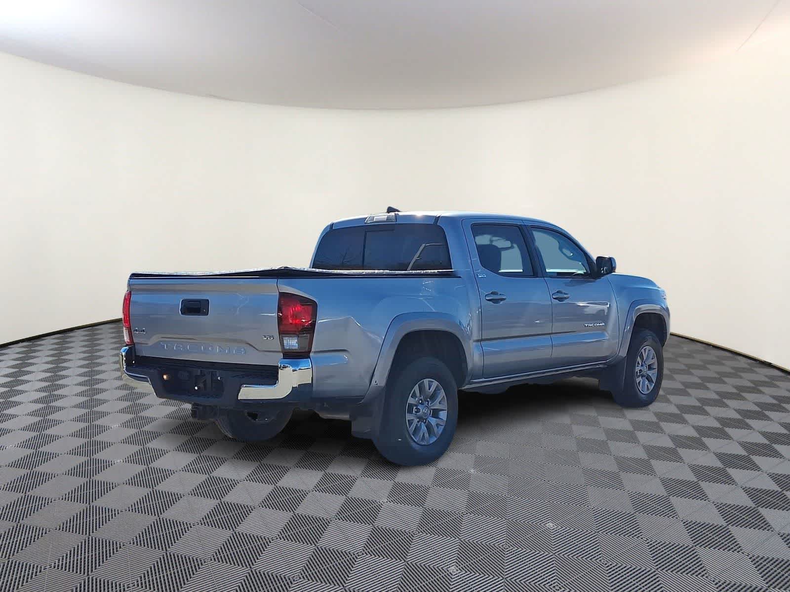 Thumbnail: 2018 Toyota Tacoma - 6