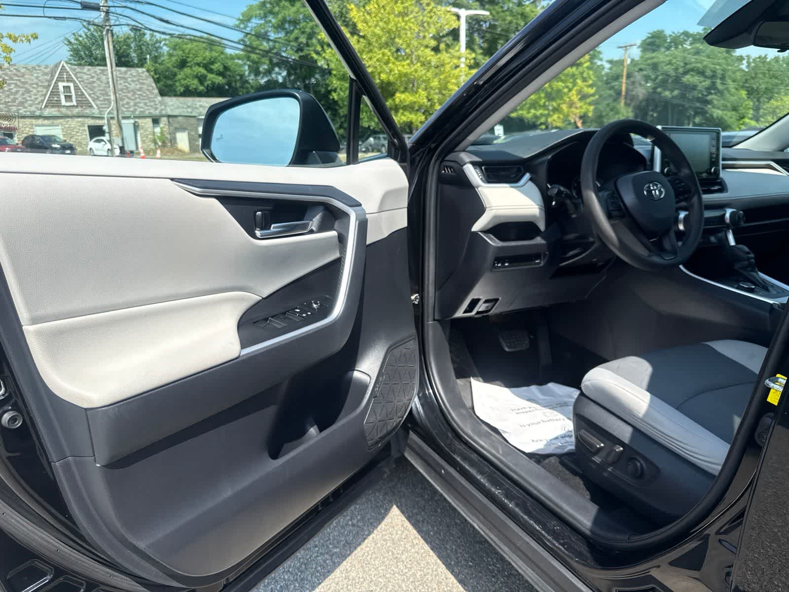 Thumbnail: 2019 Toyota RAV4 - 12