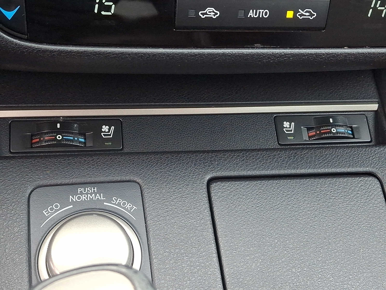 Thumbnail: 2016 Lexus ES - 26