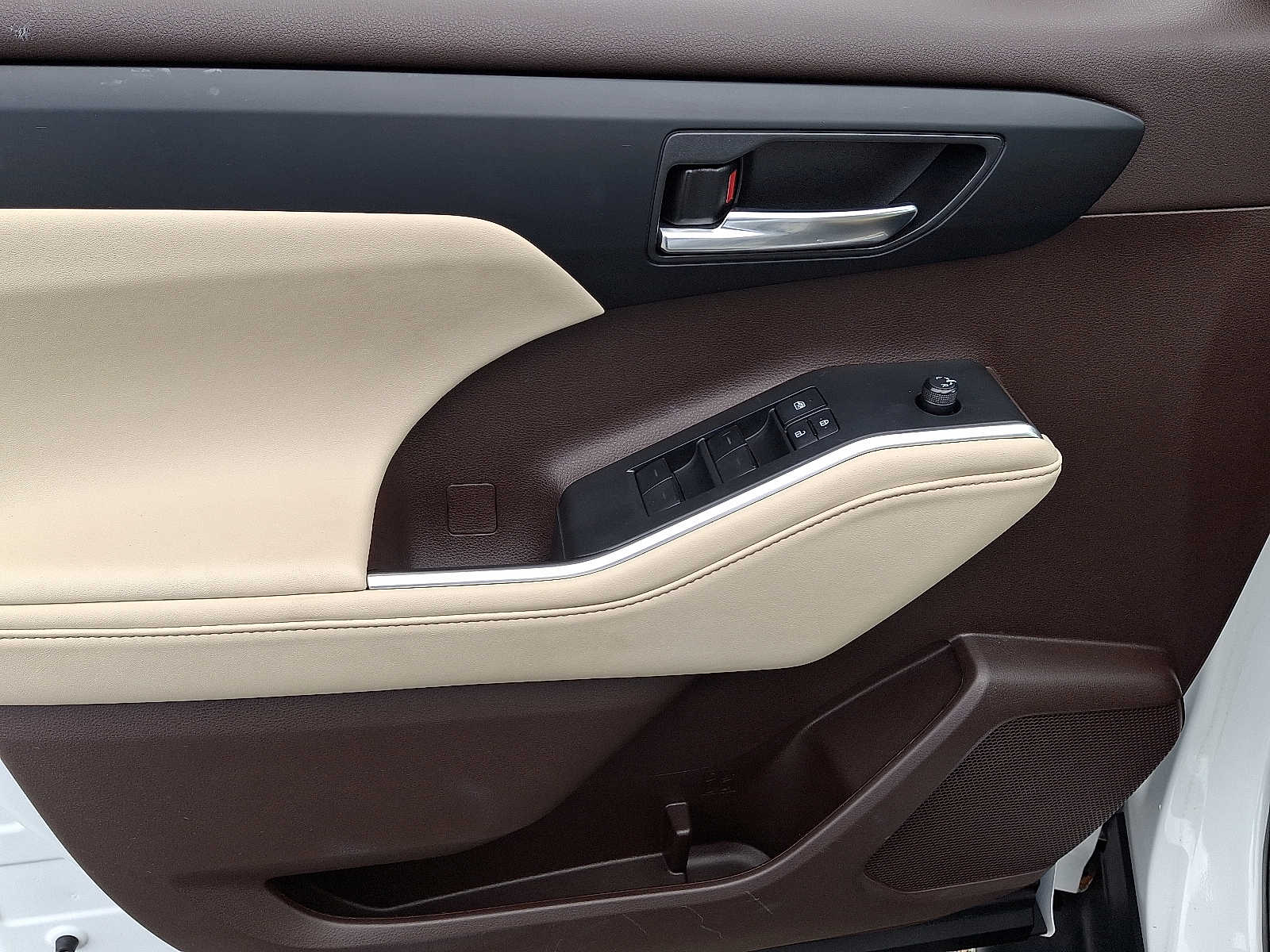 Thumbnail: 2022 Toyota Highlander - 17