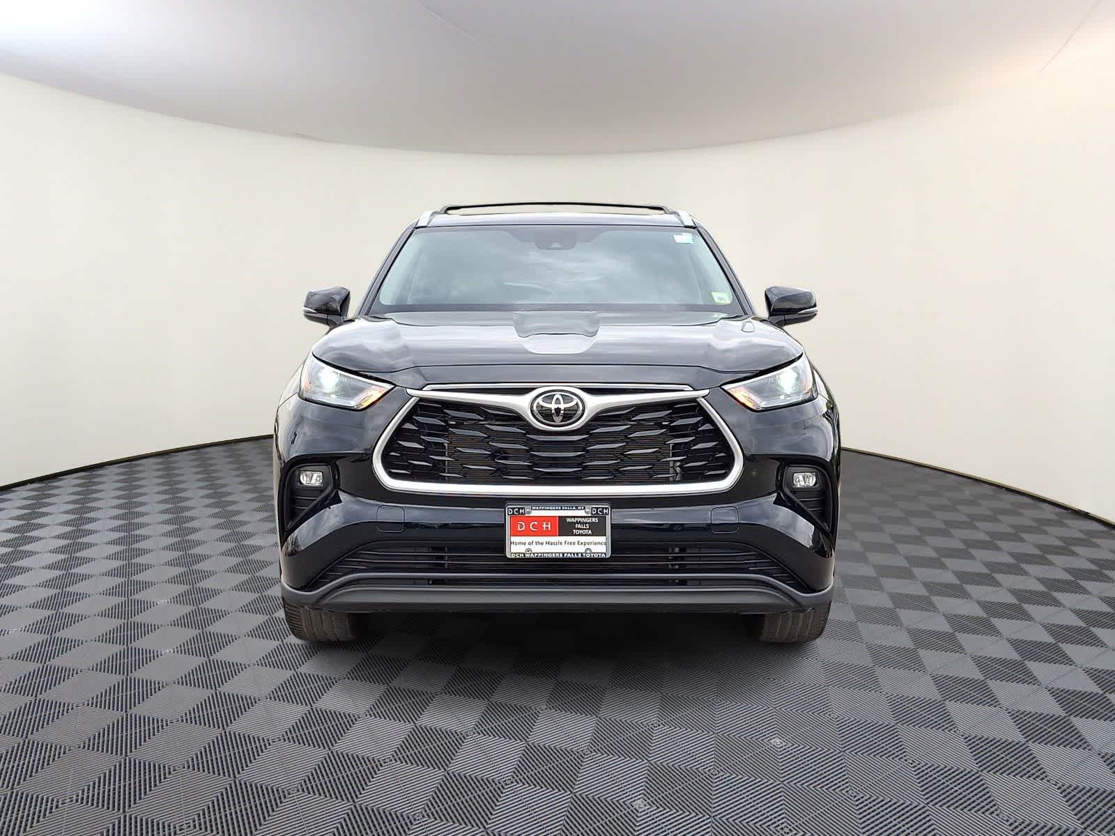 Thumbnail: 2023 Toyota Highlander - 3