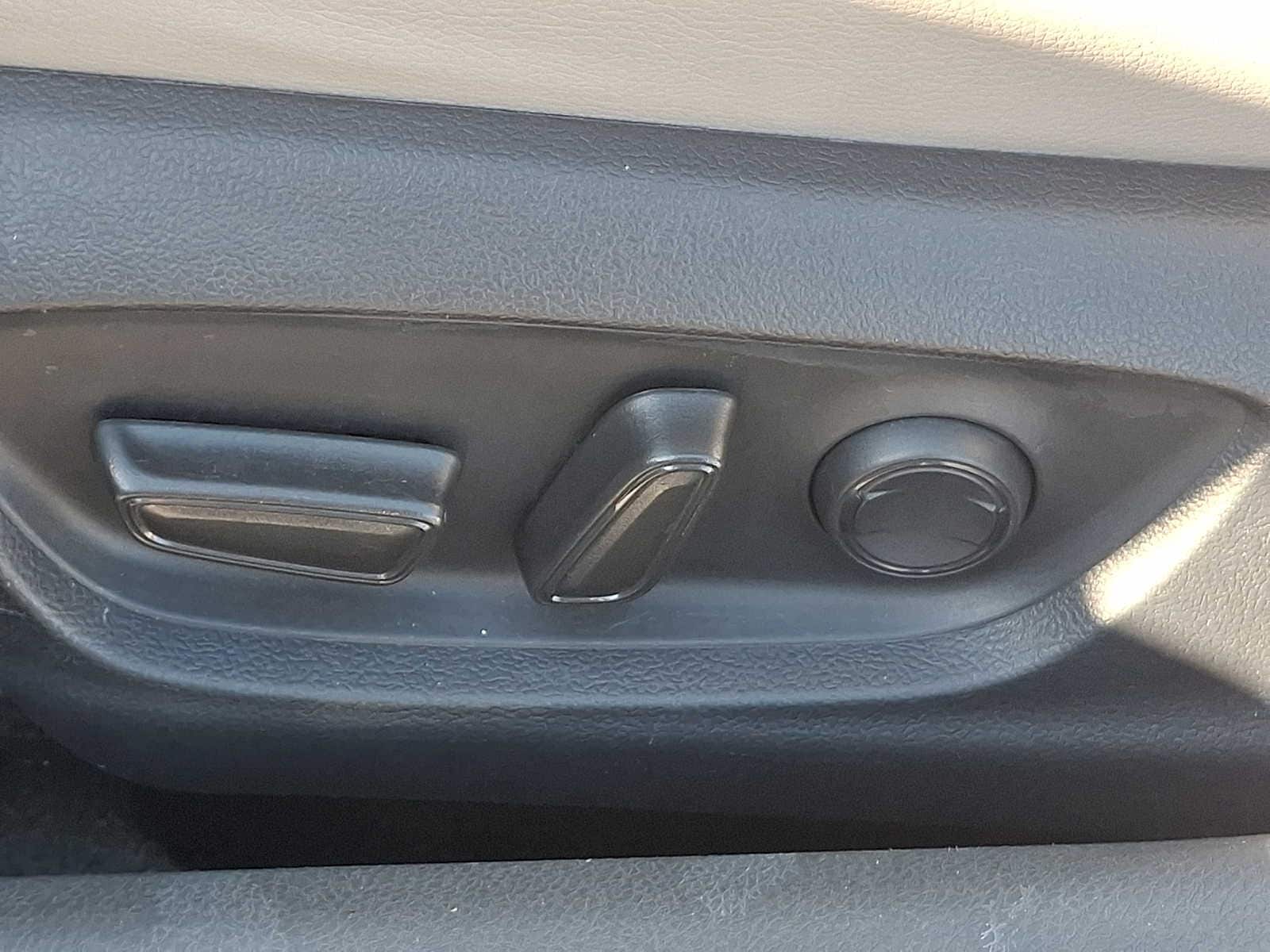 Thumbnail: 2023 Toyota Camry - 28