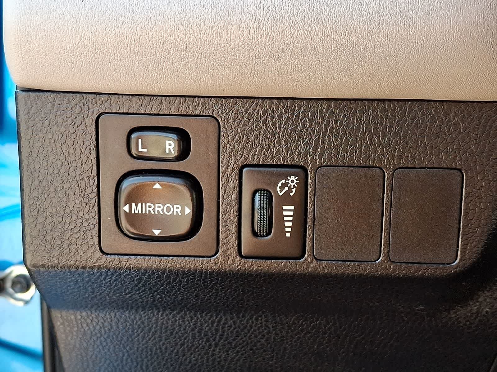 Thumbnail: 2016 Toyota RAV4 - 29