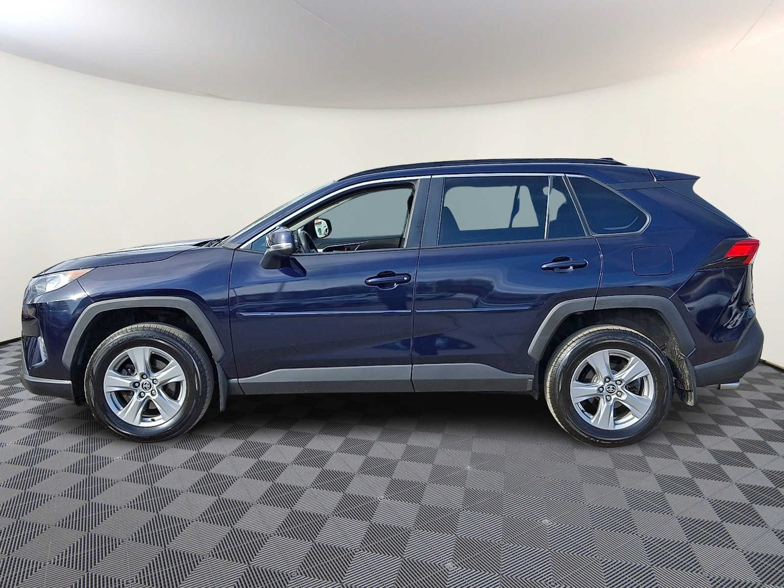 Thumbnail: 2021 Toyota RAV4 - 10