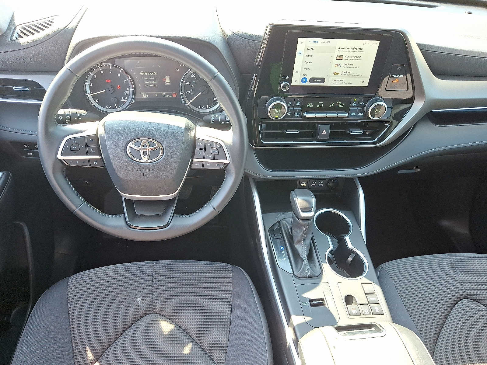 Thumbnail: 2024 Toyota Highlander - 16