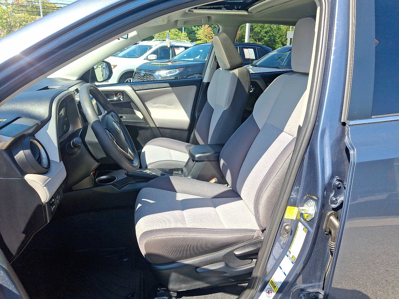 Thumbnail: 2014 Toyota RAV4 - 15