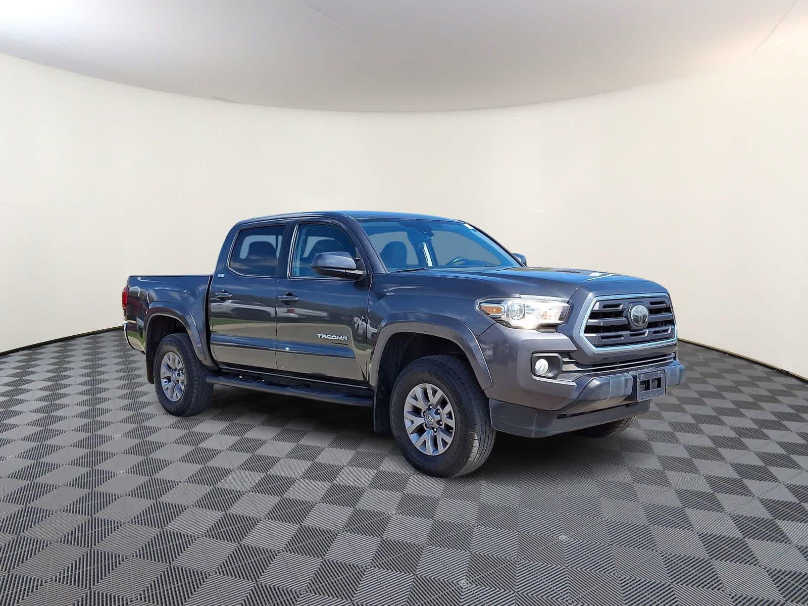 Thumbnail: 2018 Toyota Tacoma - 5