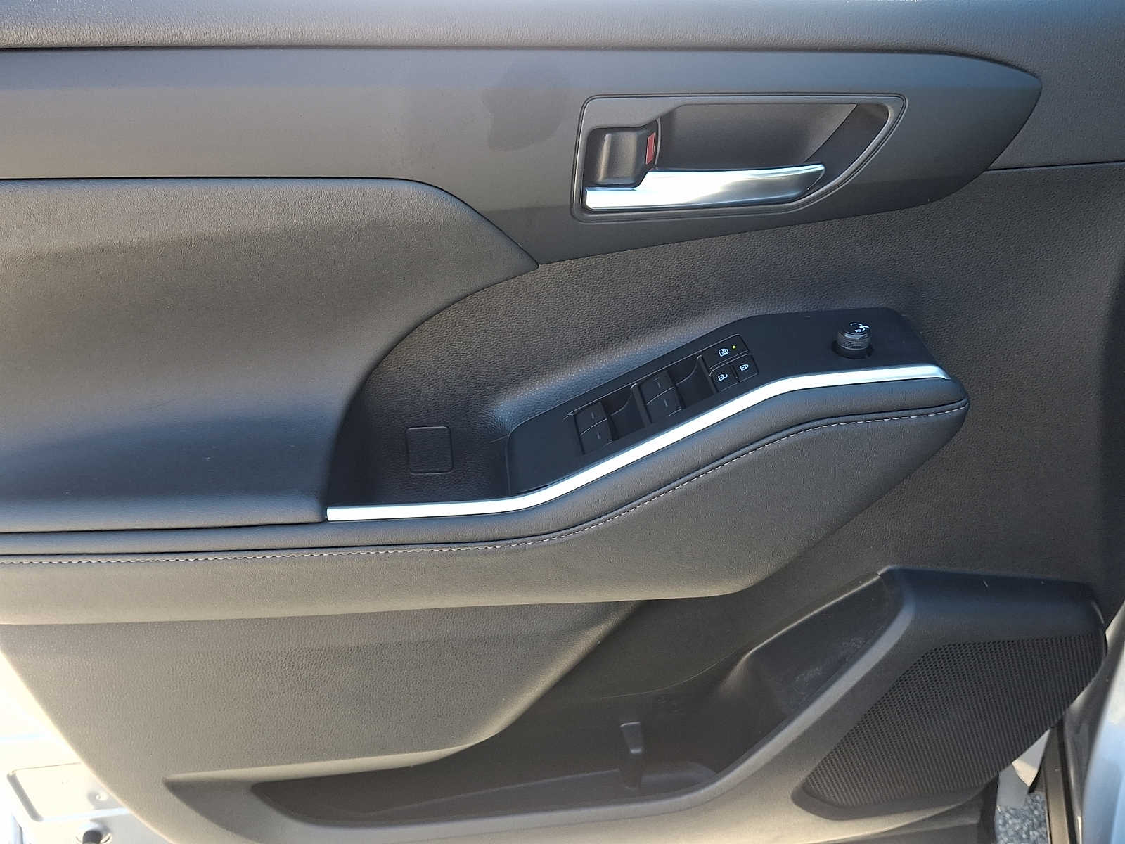 Thumbnail: 2024 Toyota Highlander - 17