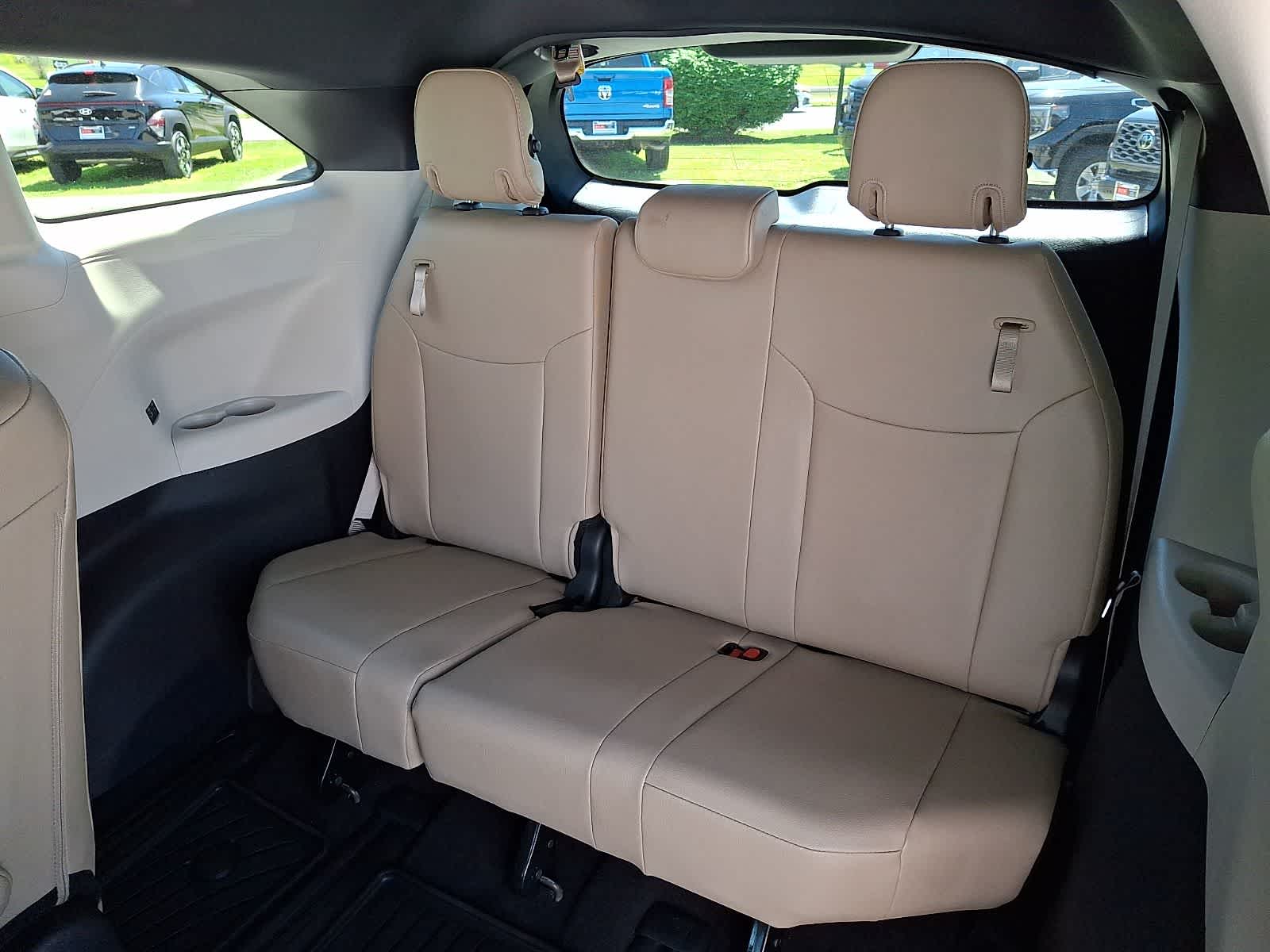 Thumbnail: 2023 Toyota Sienna - 14