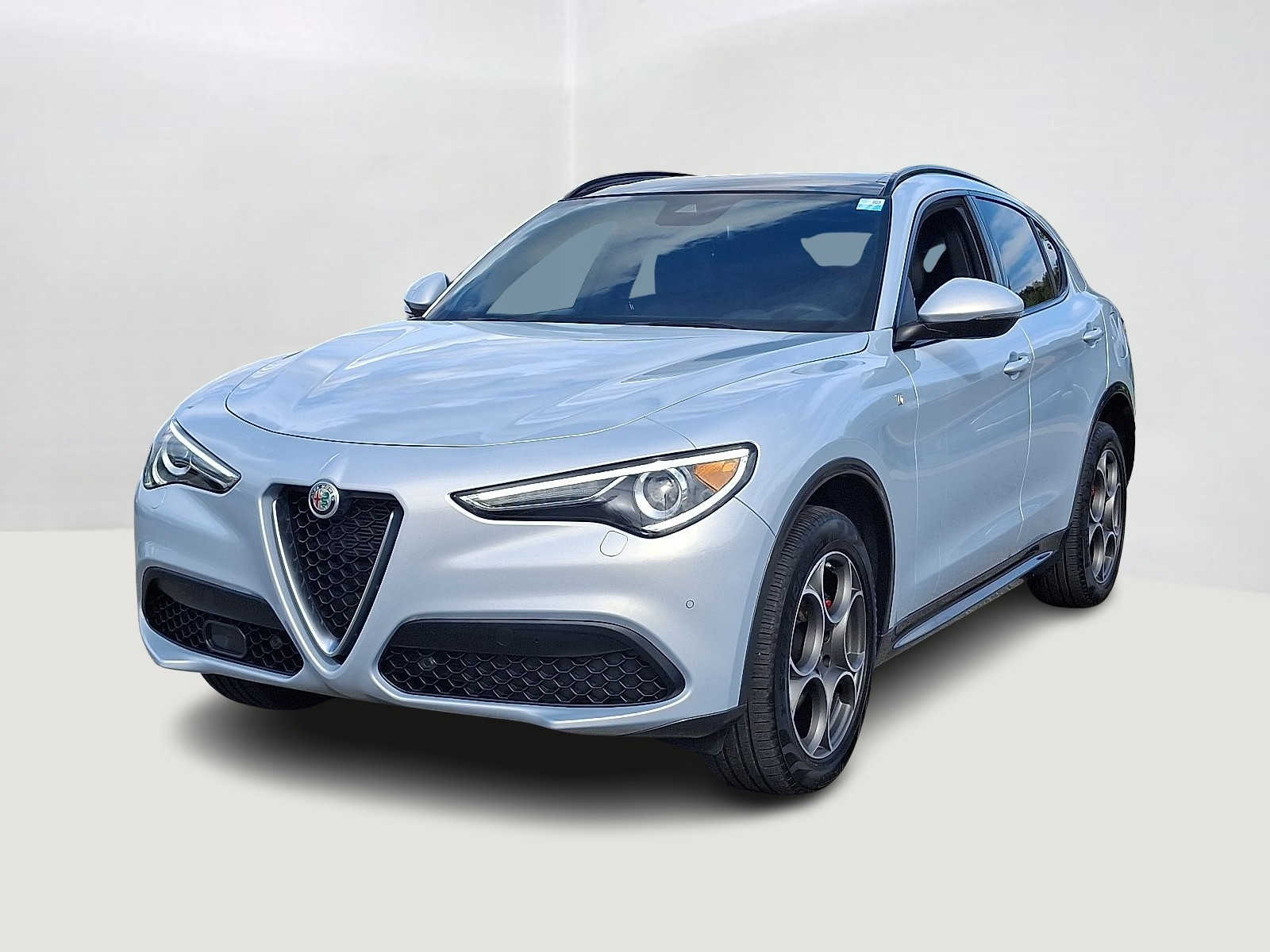 Thumbnail: 2023 Alfa Romeo Stelvio - 1