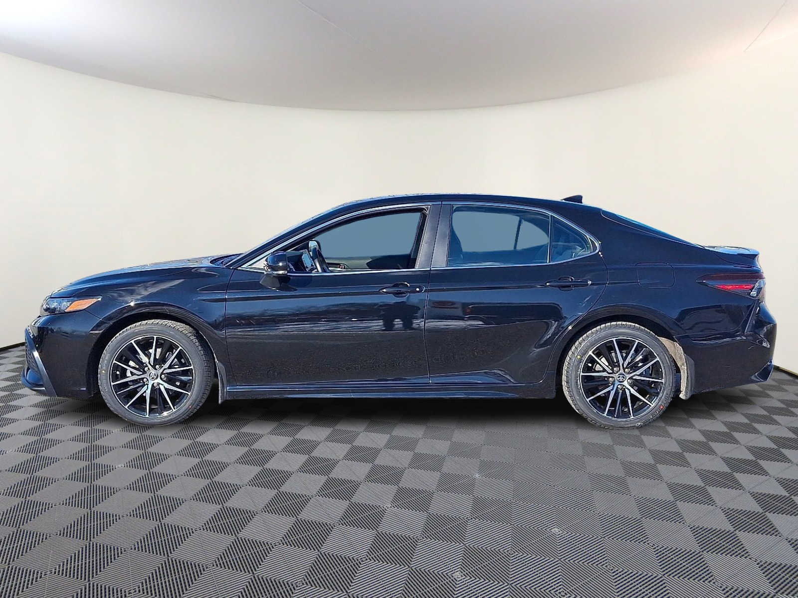 Thumbnail: 2024 Toyota Camry - 10