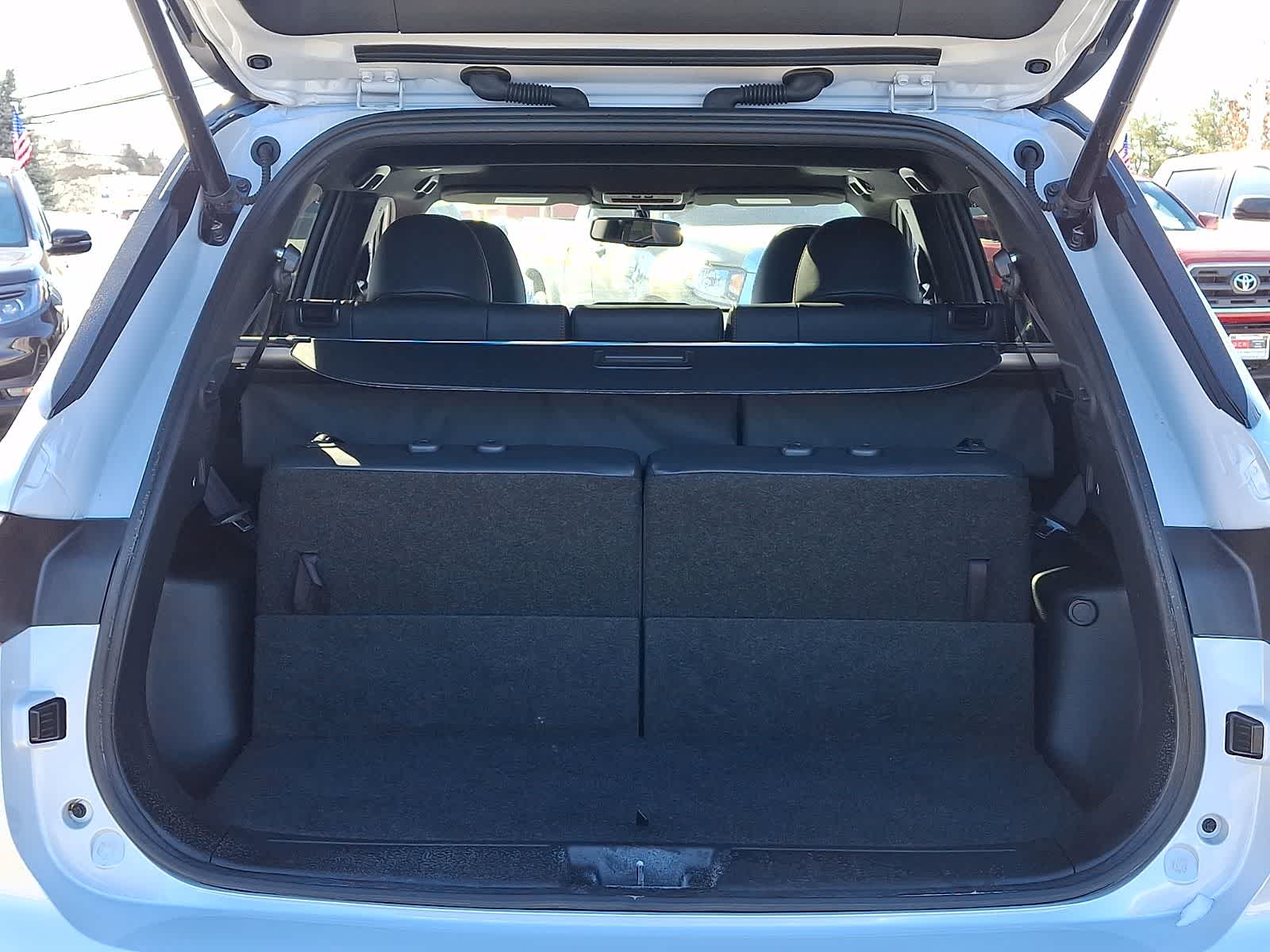 Thumbnail: 2024 Mitsubishi Outlander - 31