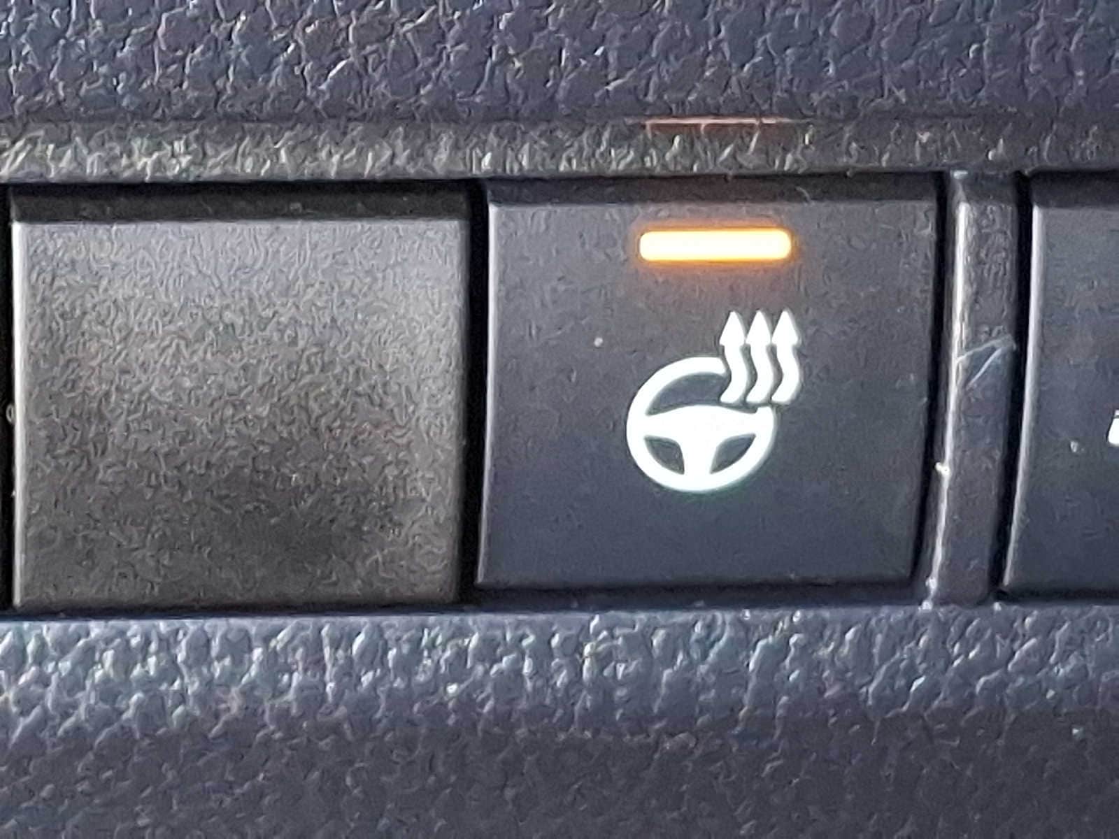 Thumbnail: 2021 Toyota RAV4 - 28